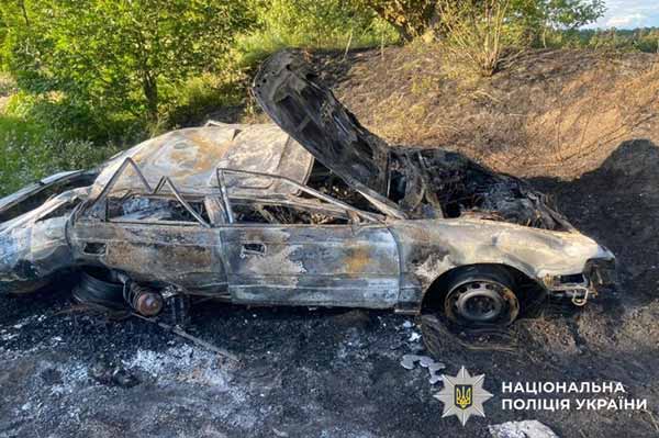 На Полтавщині автомобіль з’їхав у кювет та згорів: травму...